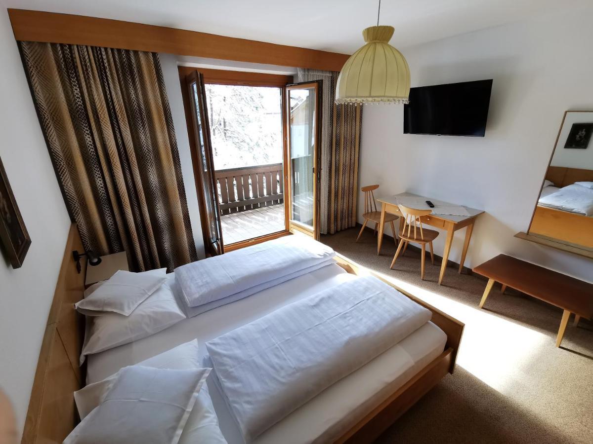 Hotel La Plaza Corvara In Badia Exterior photo